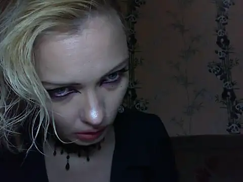 WildMissNiks online show from May 27, 8:22 am