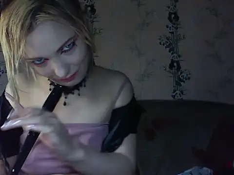 WildMissNiks online show from June 20, 8:41 am