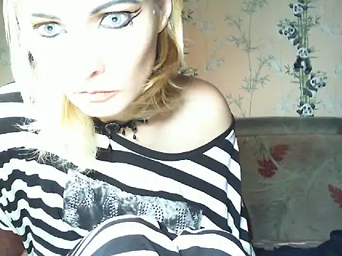 WildMissNiks online show from July 21, 6:37 am