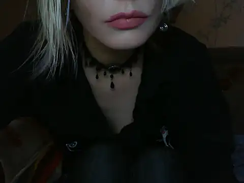 WildMissNiks online show from June 1, 7:08 am
