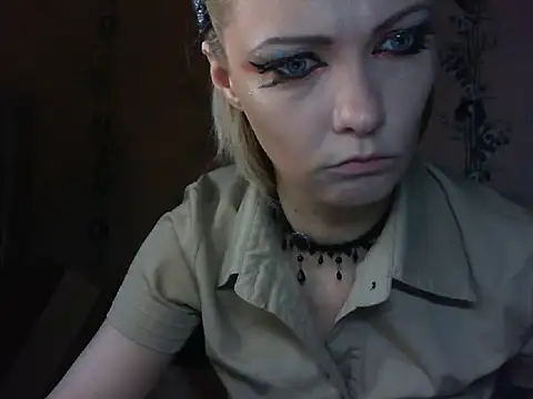 WildMissNiks online show from May 13, 6:09 am