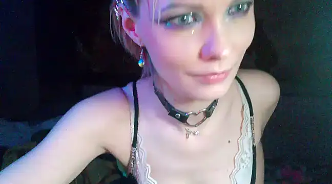 WildMissNiks online show from February 28, 4:10 pm