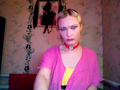 WildMissNiks online show from November 4, 8:40 am