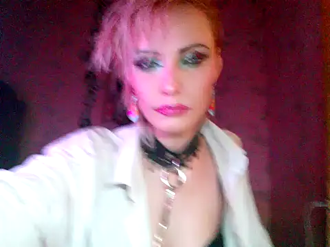 WildMissNiks online show from December 4, 8:24 am