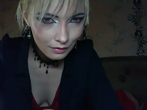 WildMissNiks online show from June 6, 6:40 am