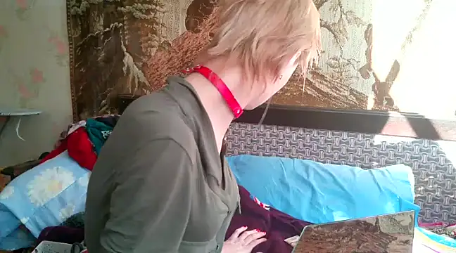 WildMissNiks online show from February 19, 8:33 am