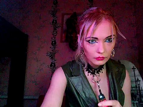 WildMissNiks online show from November 27, 8:48 am