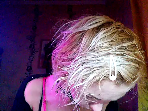 WildMissNiks online show from December 16, 10:19 am