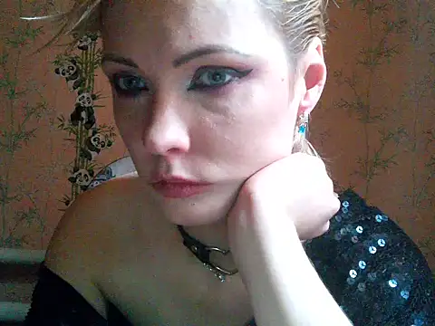 WildMissNiks online show from October 3, 8:16 am