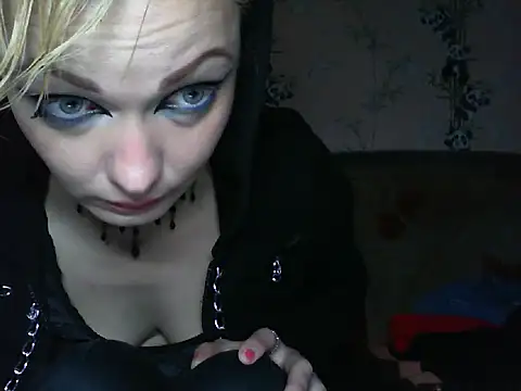WildMissNiks online show from June 16, 6:57 am