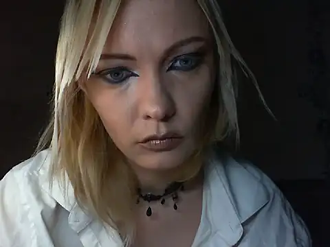 WildMissNiks online show from July 29, 6:45 am