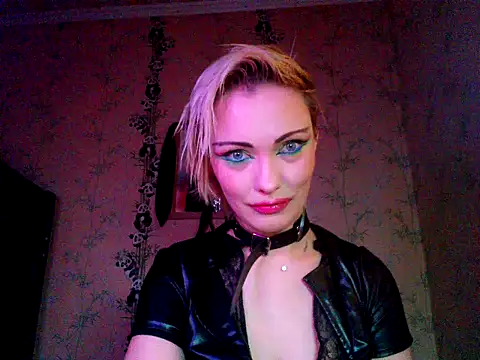 WildMissNiks online show from November 11, 8:53 am