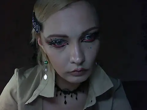 WildMissNiks online show from May 21, 7:17 am