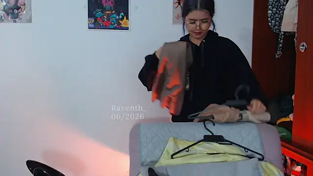 Snapshot of Raventh_ chatting on June 6, 3:23 am Raventh online show from June 6, 3:23 am