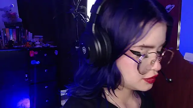 Snapshot of Raventh_ chatting on November 9, 1:26 pm Raventh online show from November 9, 1:26 pm