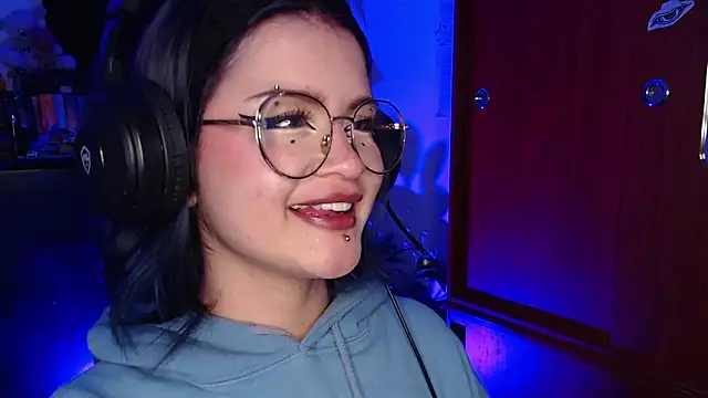 Snapshot of Raventh_ chatting on December 16, 1:43 am Raventh online show from December 16, 1:43 am