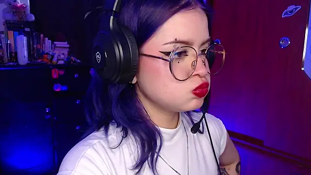 Snapshot of Raventh_ chatting on November 17, 2:43 pm Raventh online show from November 17, 2:43 pm