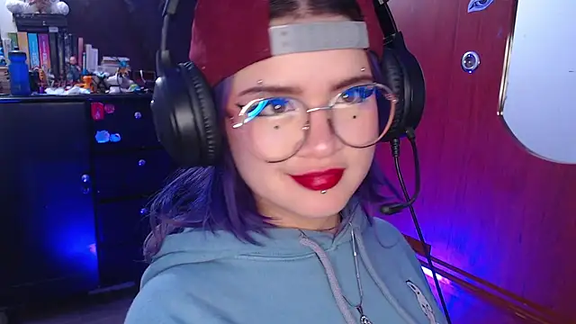 Snapshot of Raventh_ chatting on November 4, 11:47 am Raventh online show from November 4, 11:47 am