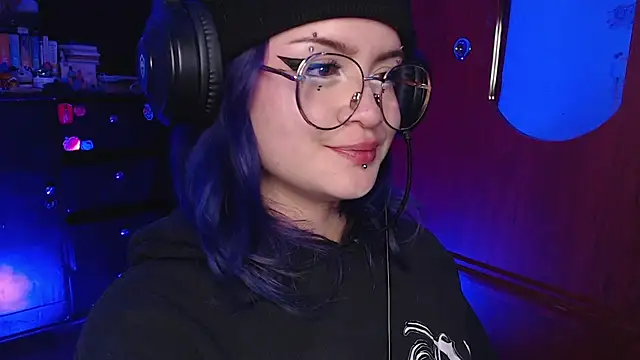 Snapshot of Raventh_ chatting on December 1, 11:49 pm Raventh online show from December 1, 11:49 pm