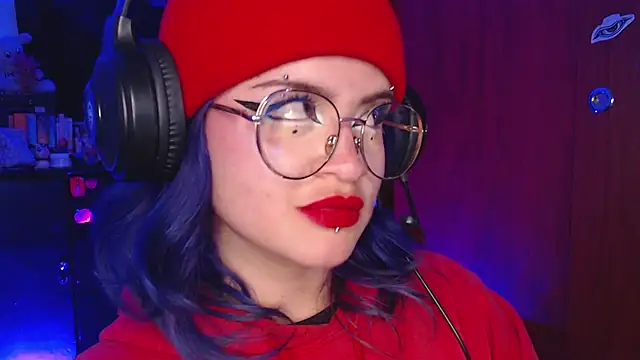 Snapshot of Raventh_ chatting on December 5, 1:49 am Raventh online show from December 5, 1:49 am