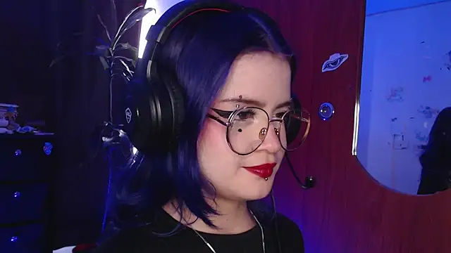 Snapshot of Raventh_ chatting on November 11, 1:50 pm Raventh online show from November 11, 1:50 pm