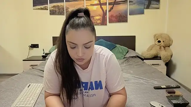 adelline online show from March 30, 8:32 pm