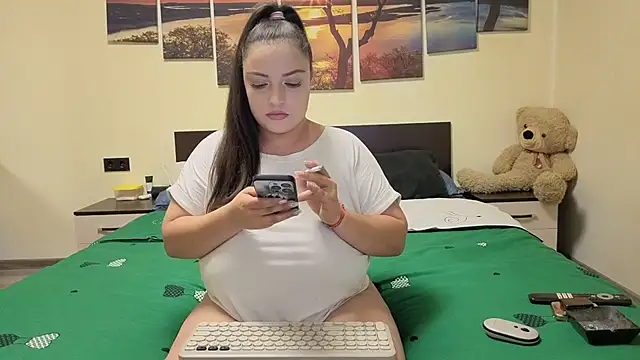 adelline online show from March 25, 9:35 pm