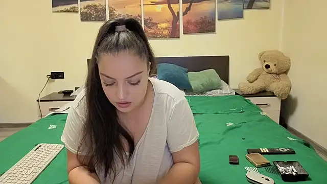 adelline online show from April 21, 1:42 am