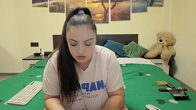 adelline online show from March 31, 8:55 pm