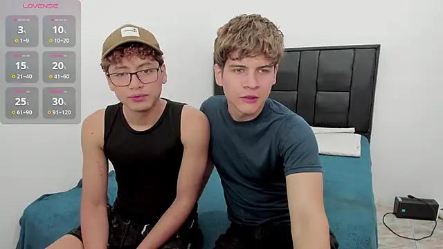 javieryalejandro online show from November 9, 2:43 pm