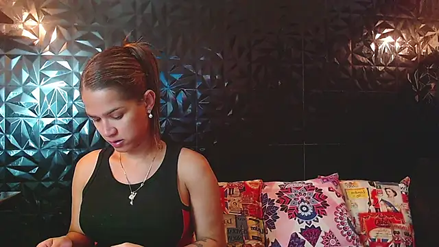 PINK  LOLA1 online show from March 31, 5:15 pm