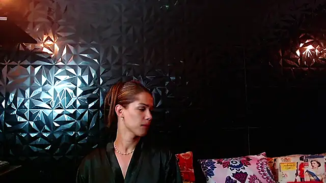 PINK  LOLA1 online show from November 28, 1:00 pm