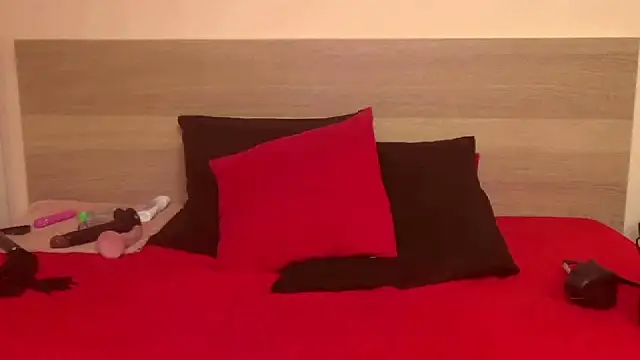 KendraLux online show from September 26, 1:23 am