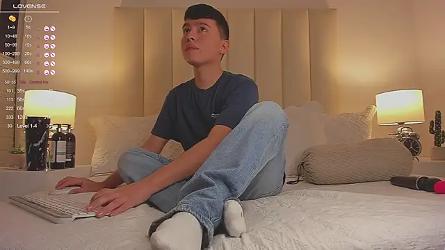 Snapshot of the_little_cody chatting on October 8, 8:09 pm the little cody online show from October 8, 8:09 pm