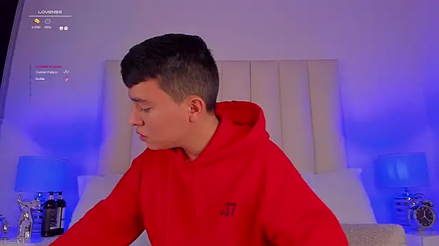 Snapshot of the_little_cody chatting on February 19, 7:37 pm the little cody online show from February 19, 7:37 pm