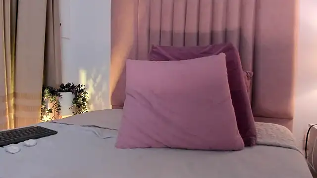Snapshot of Christy_Sea chatting on February 12, 12:05 am Christy Sea online show from February 12, 12:05 am