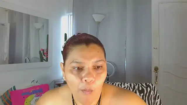 Snapshot of Selenna01 chatting on February 25, 1:43 pm Selenna01 online show from February 25, 1:43 pm