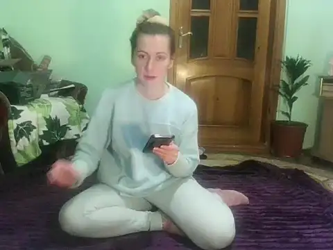 Snapshot of AngelTough20 chatting on February 17, 9:43 pm AngelTough20 online show from February 17, 9:43 pm