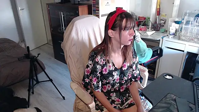 missthon0 online show from May 28, 1:39 pm