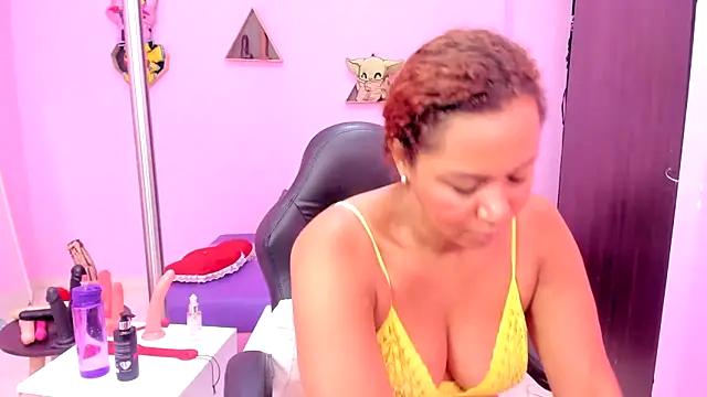 Snapshot of MATURE_WHOR33 chatting on March 1, 11:50 am MATURE WHOR33 online show from March 1, 11:50 am