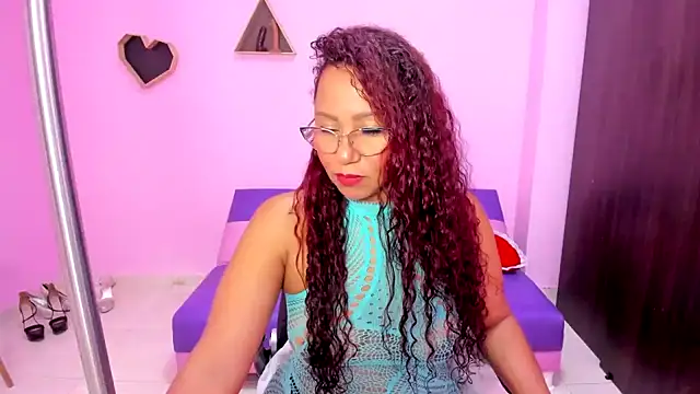 Snapshot of MATURE_WHOR33 chatting on October 14, 12:06 pm MATURE WHOR33 online show from October 14, 12:06 pm