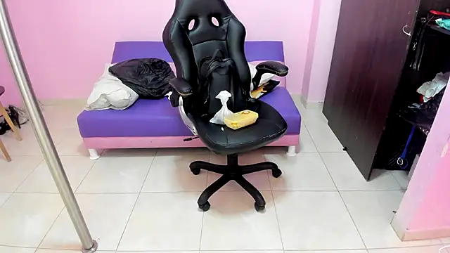 Snapshot of MATURE_WHOR33 chatting on November 17, 11:47 am MATURE WHOR33 online show from November 17, 11:47 am