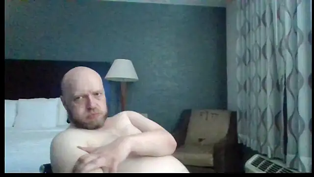 Snapshot of daveletsplay chatting on December 27, 2:04 am daveletsplay online show from December 27, 2:04 am