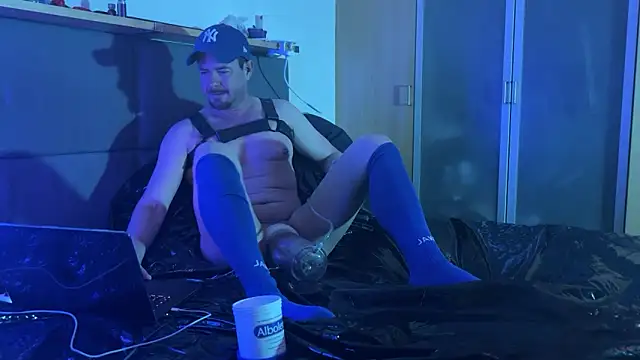 PumpChester82 online show from February 18, 6:37 pm