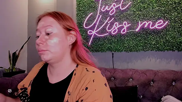 hannamartinn online show from October 22, 3:33 pm