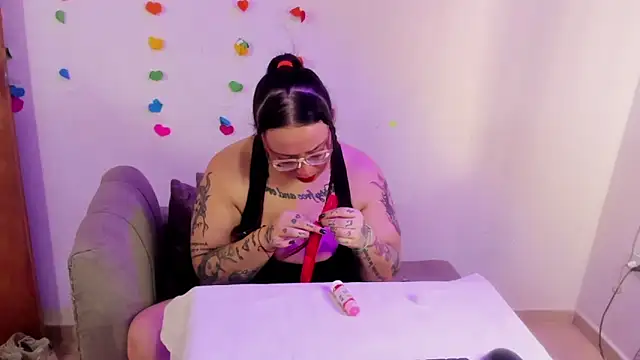 MiaYMolly online show from June 21, 9:09 pm