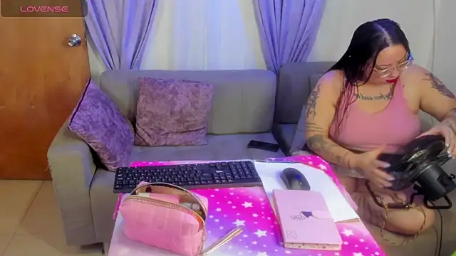 MiaYMolly online show from April 30, 9:19 pm