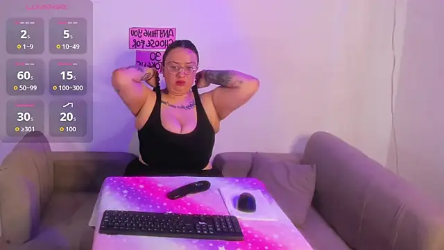 MiaYMolly online show from March 13, 4:56 pm