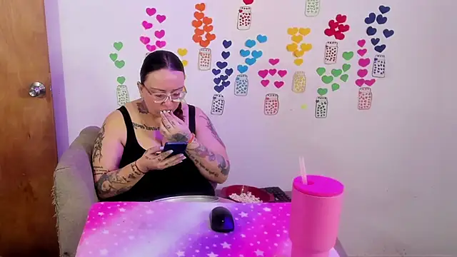 MiaYMolly online show from June 24, 11:24 pm