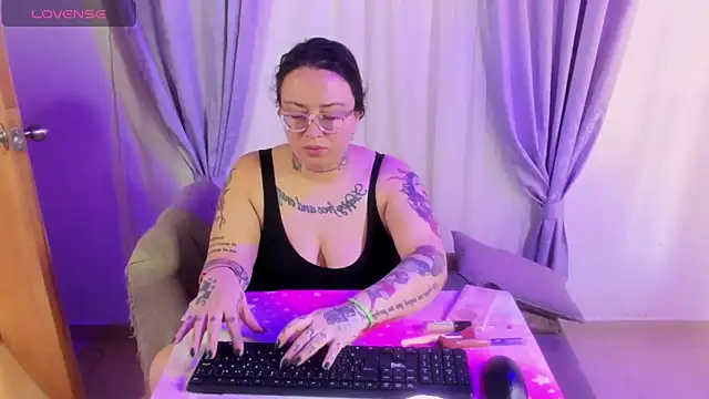 MiaYMolly online show from June 14, 6:20 pm